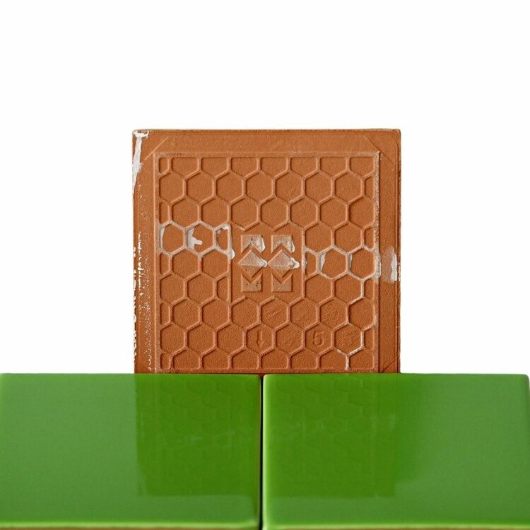 Плитка керамическая Mini Tile Green glossy  99 × 99 × 7 зеленая глянцевая квадратик